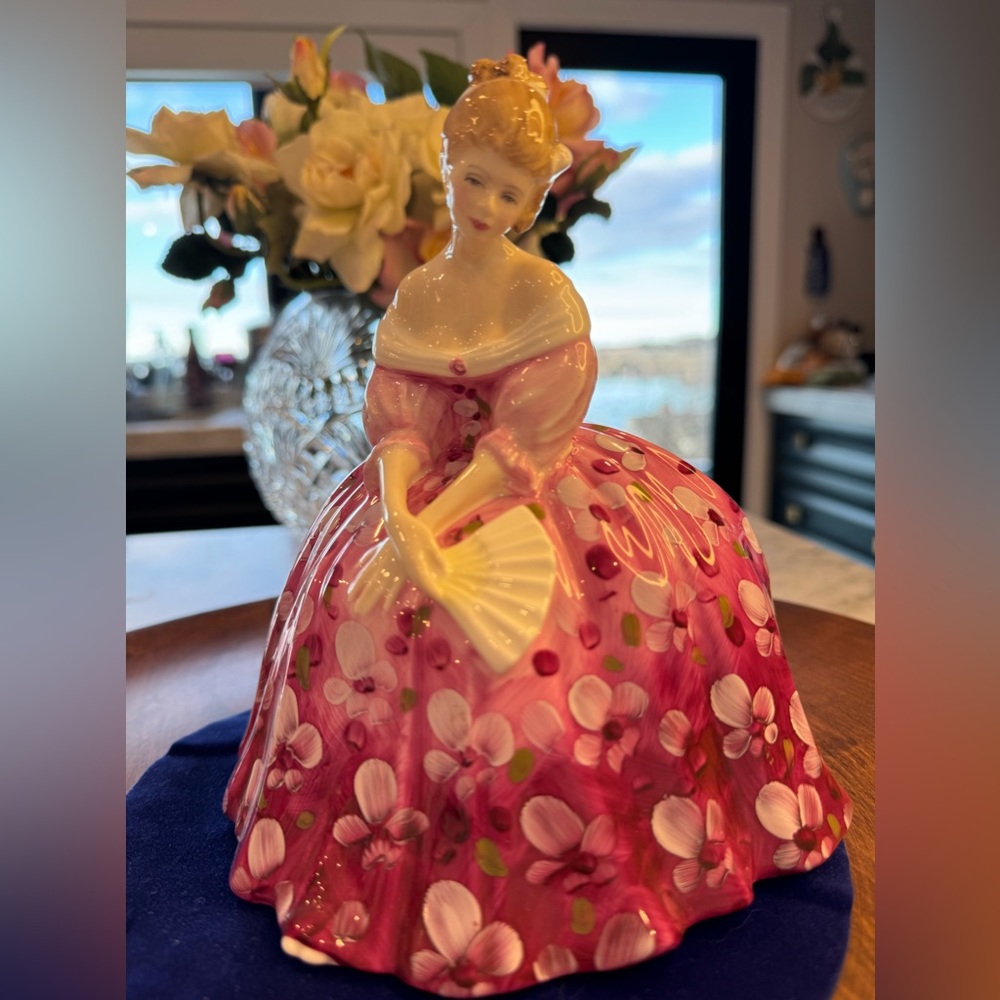 Royal Doulton Pretty Ladies "Victoria" HN 2471 made in England bone China